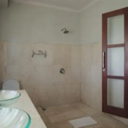 Chichi'S Bungalows & Suites-2